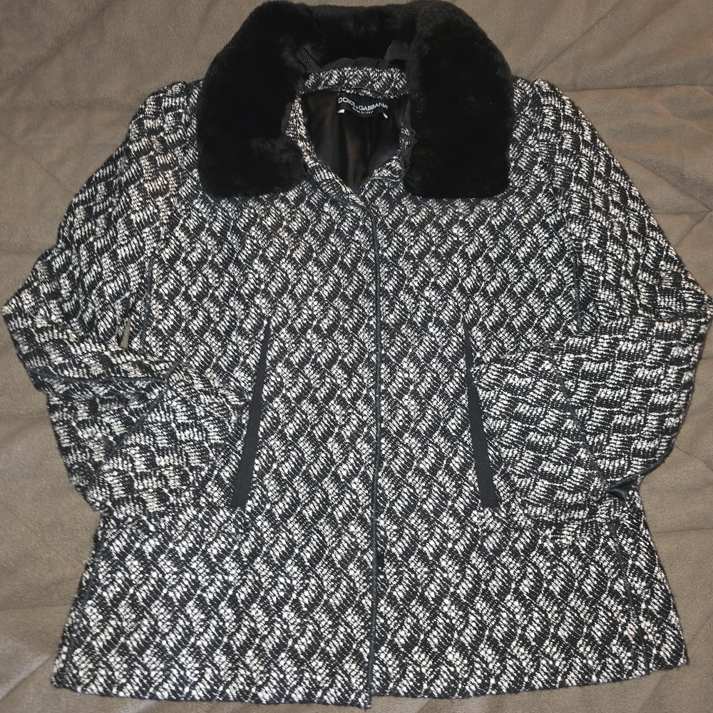 Dolce & Gabbana LUXURY ITEM! Virgin Wool & Silk w/Fur Collar Jacket. Sz 40. R2S!
